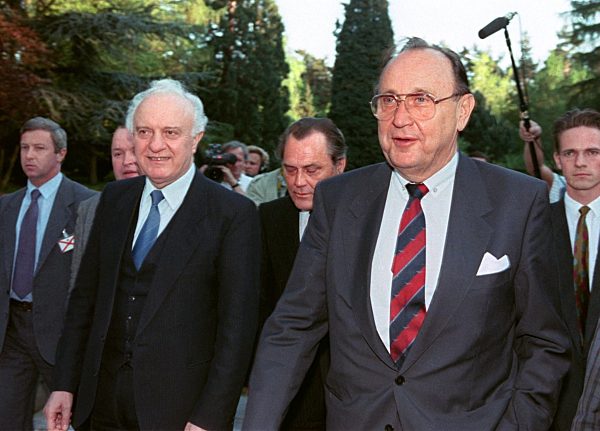 "Zwei-plus-Vier"- Konferenz in Bonn