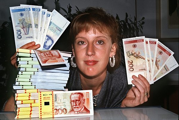 Neue 100- und 200-Markscheine