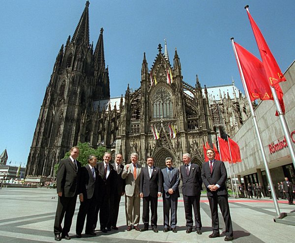 G-8-Gipfel: Gruppenfoto vor Kölner Dom