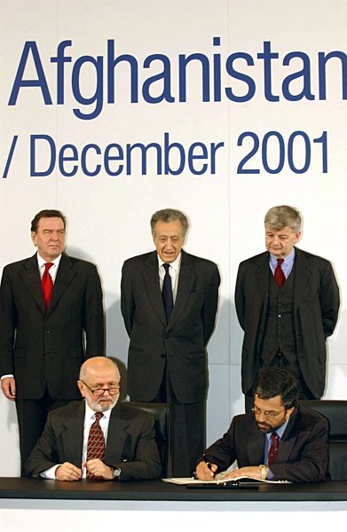 Afghanistan-Konferenz auf dem Petersberg endet mit Unterzeichnung