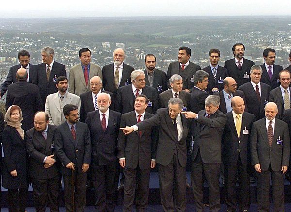 Afghanistan-Konferenz auf dem Petersberg endet mit Unterzeichnung