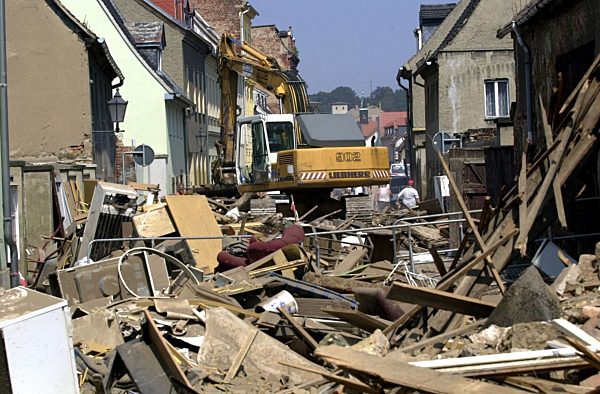 Hochwasser: Abrissarbeiten in Grimma