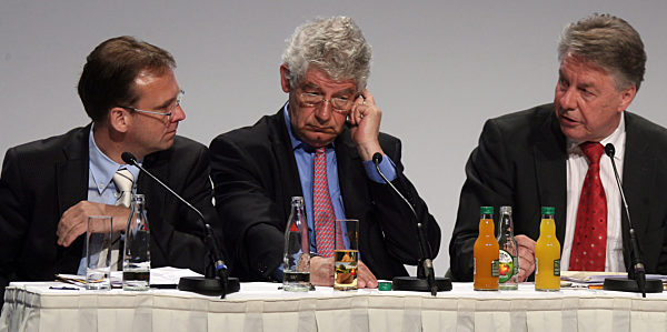 Thüringens Ministerpräsident Dieter Althaus (l...