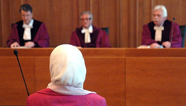 Erneut Prozess um Kopftuchverbot - Fereshta Ludin