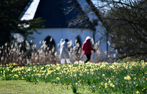 Fruehling - Spaziergang im Park