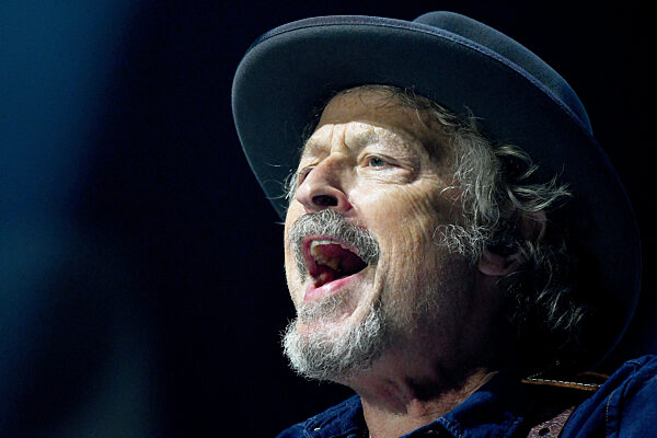 Niedeckens BAP live auf der Buehne am 30.06.2022 in Muenchen, Olympiapark. Tollwood-Festival.