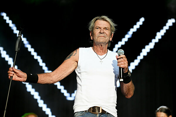 Matthias Reim live auf der Buehne am 22.07.2022 in Regensburg, Gewerbepark. Open Air.