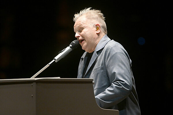 Herbert Grönemeyer live auf der Buehne am 25.05.2023 in Muenchen, Olympiahalle