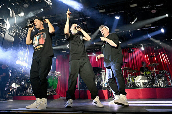 Die Fantastischen Vier live auf der Buehne am 25.06.2023 in Muenchen, Olympiapark. Tollwood-Festival