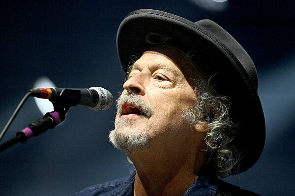 Niedeckens BAP live auf der Bühne am 02.07.2025 in Muenchen, Olympiapark. Tollwood-Festival