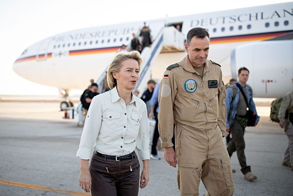 von der Leyen bei deutschen Soldaten in Jordanien