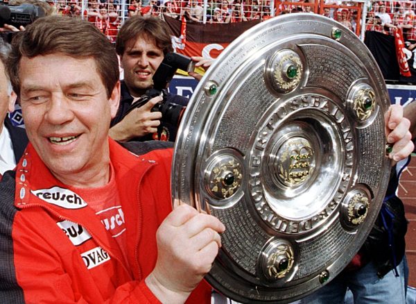 Fußball-Bundesliga: Meisterschale für Otto Rehhagel