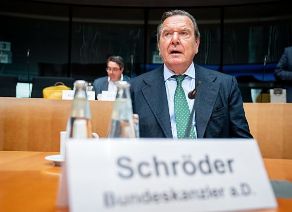 Ex-Kanzler Schröder bei Anhörung im Wirtschaftsausschuss