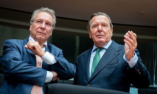 Ex-Kanzler Schröder bei Anhörung im Wirtschaftsausschuss