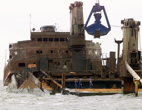 Bergungsarbeiten auf der "Pallas"