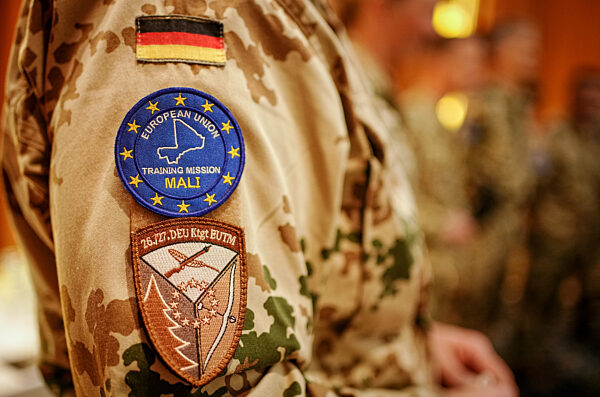 Verteidigungsministerin besucht Soldaten in Westafrika