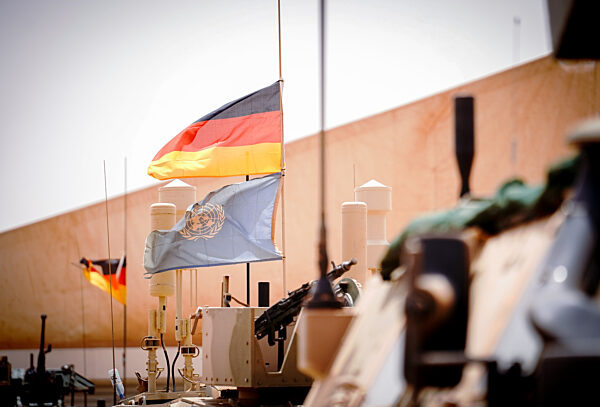 Verteidigungsministerin besucht Soldaten in Westafrika