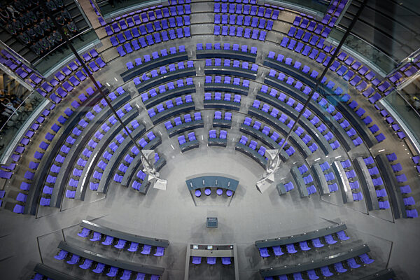 Debatte über Vertrauensfrage und Neuwahltermin - Bundestagsplenu