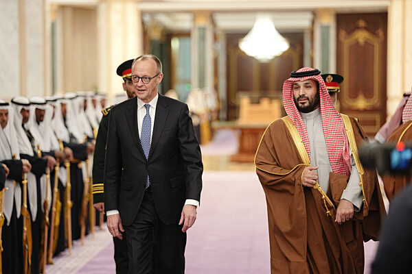 Bundeskanzler Merz reist in die Golfregion