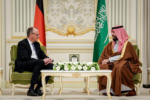 Bundeskanzler Merz reist in die Golfregion