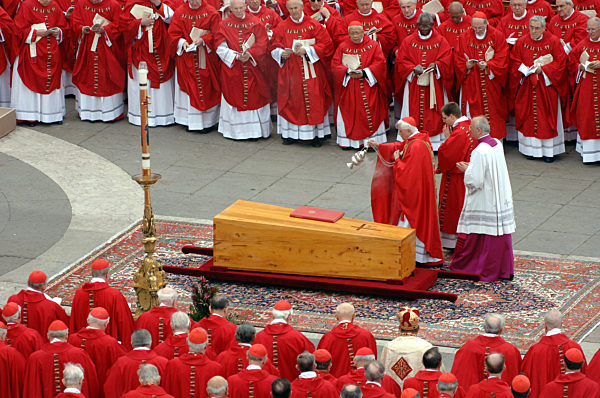 Der deutsche Kardinal Joseph Ratzinger (3.v.r...