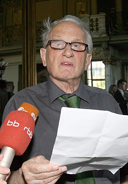 Der Dramatiker Rolf Hochhuth äußert sich am Donnerstag (20.08...