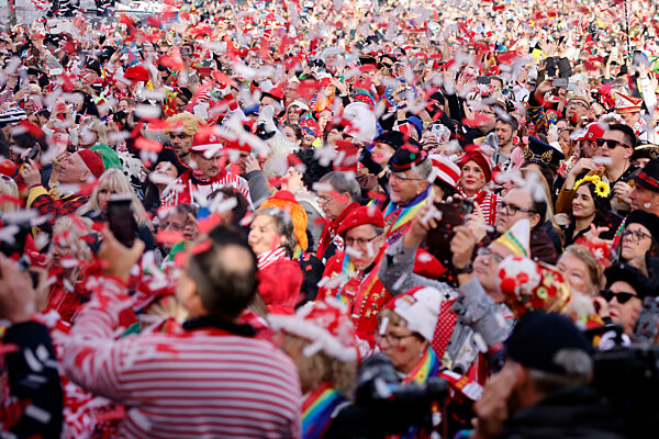 Narren beim Karnevalsauftakt