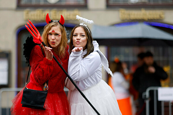 Weiberfastnacht in Köln
