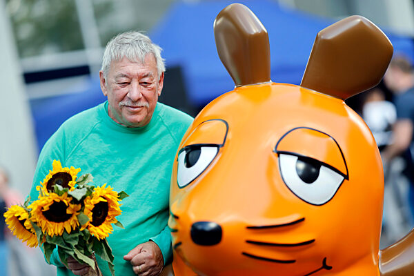 Christoph Biemann mit der reparierten Maus