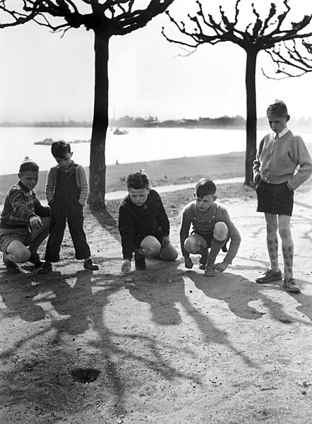 Kindheit in den 50-er Jahren - Murmelspiel