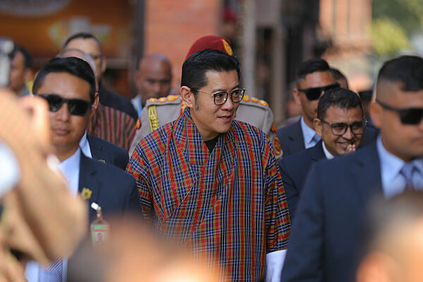 Bhutanese King Jigme Khesar Namgyel Wangchuk Visits Swayambhunath Stupa In Stopover Visit