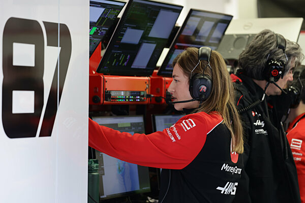 F1 Bahrain Testing Day 2