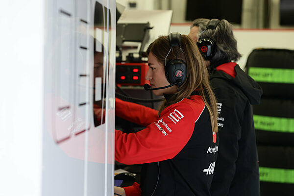 F1 Bahrain Testing Day 2