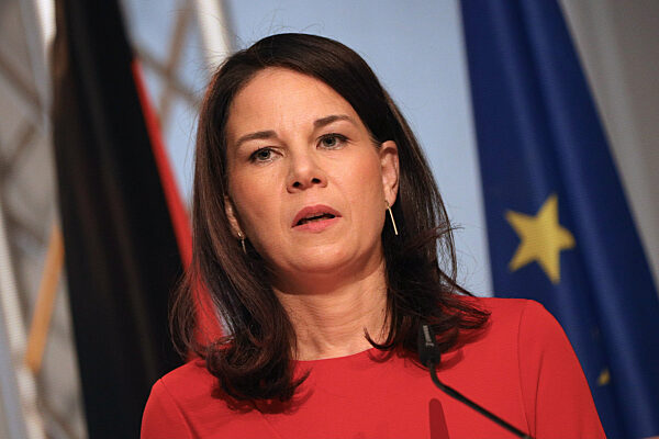 Award of the Federal Cross of Merit by Baerbock