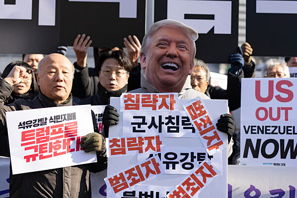South Korean Activists Condemn Potential U.S. Military Intervention in Venezuela Outside Embassy in Seoul