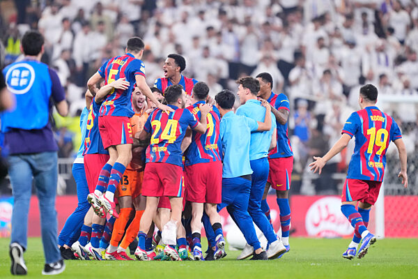 FC Barcelona v Real Madrid: Spanish Super Cup