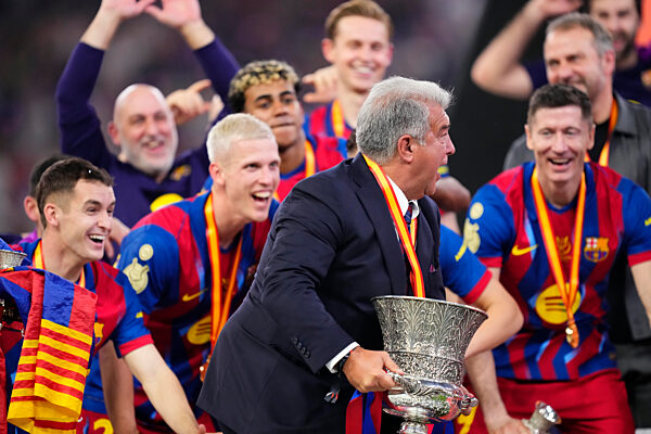 FC Barcelona v Real Madrid: Spanish Super Cup