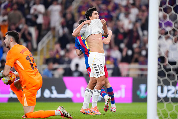 FC Barcelona v Real Madrid: Spanish Super Cup