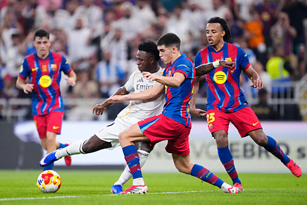 FC Barcelona v Real Madrid: Spanish Super Cup