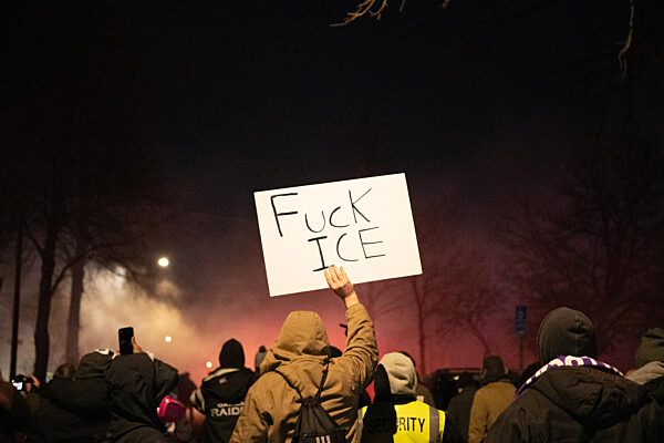 Border Patrol Officers Attack Protesters In Minneapolis