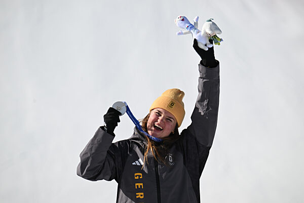 Alpine Skiing - Milano Cortina 2026 Winter Olympics: Day 2