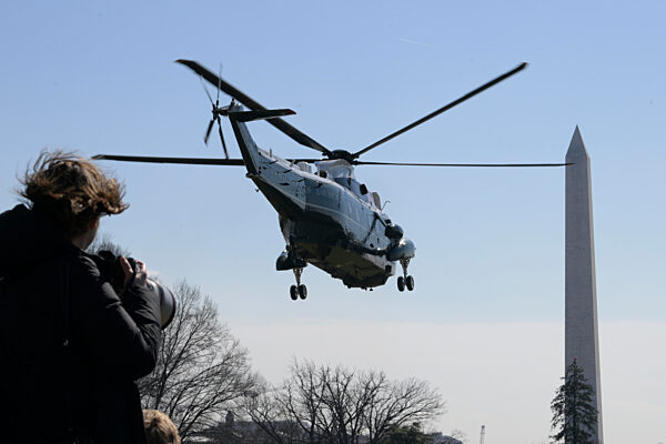 DC: President Trump hold a White House departure