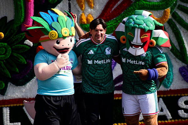 Mexico Obtains Guinness World Record For The World's Largest Soccer Class