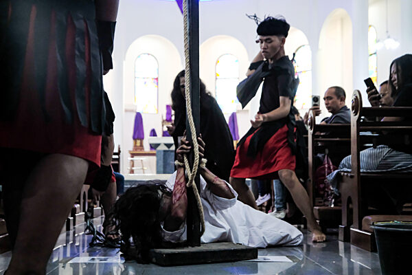 Indonesia Catholics Mark Good Friday With Stations Of The Cross Procession