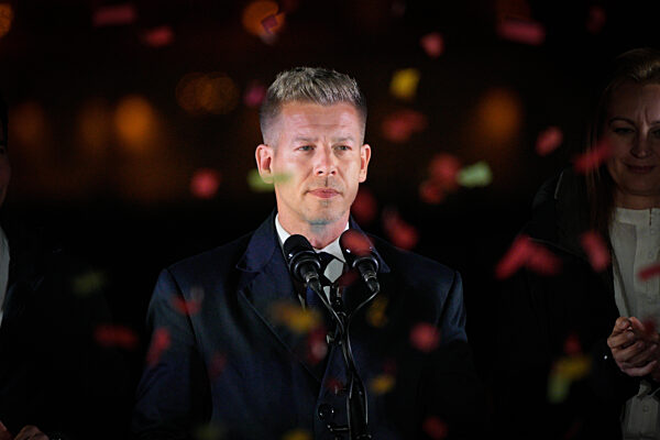 Closing Polls Show Win For Hungarian Opposition