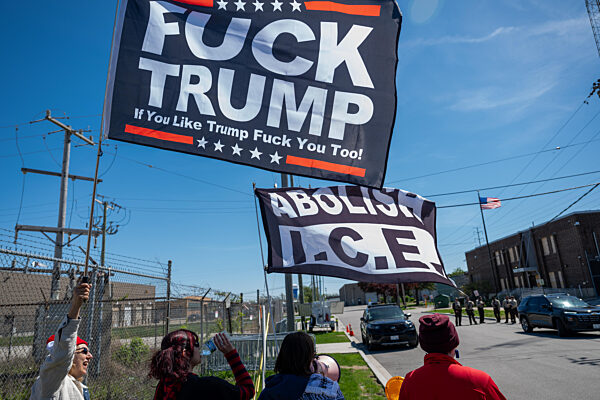 Where's Pritzker Protest Broadview