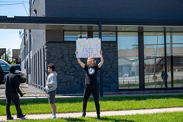 Where's Pritzker Protest Broadview