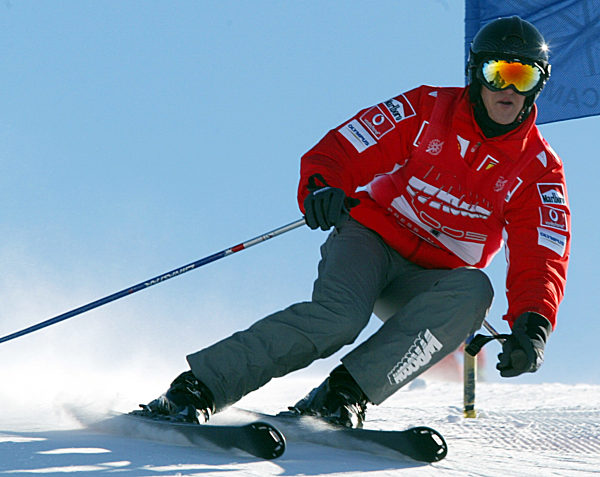 Motorsport / Formel 1: Michael Schumacher (GER, Ferrari) beim Wintersport in den italienischen Alpen