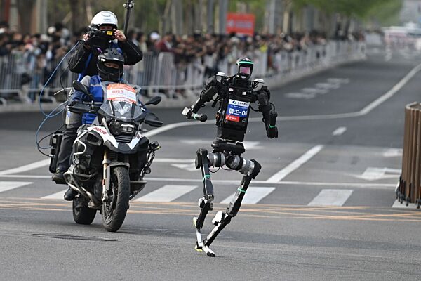 Zweiter Roboter-Halbmarathon in Peking