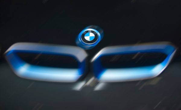 Front eines PKW von BMW mit Logo